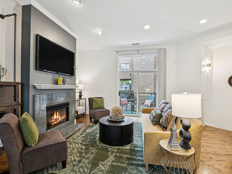 2477 W Montrose Avenue Chicago IL 60618