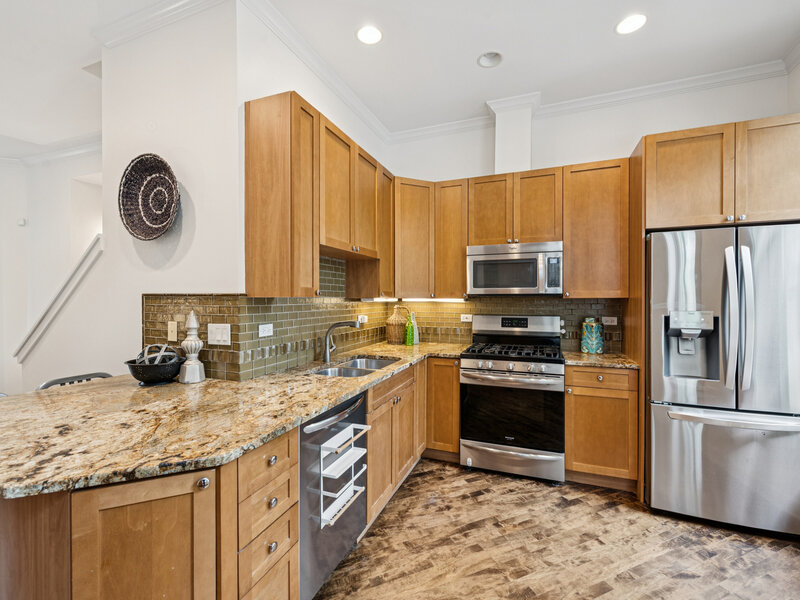 2477 W Montrose Avenue Chicago IL 60618
