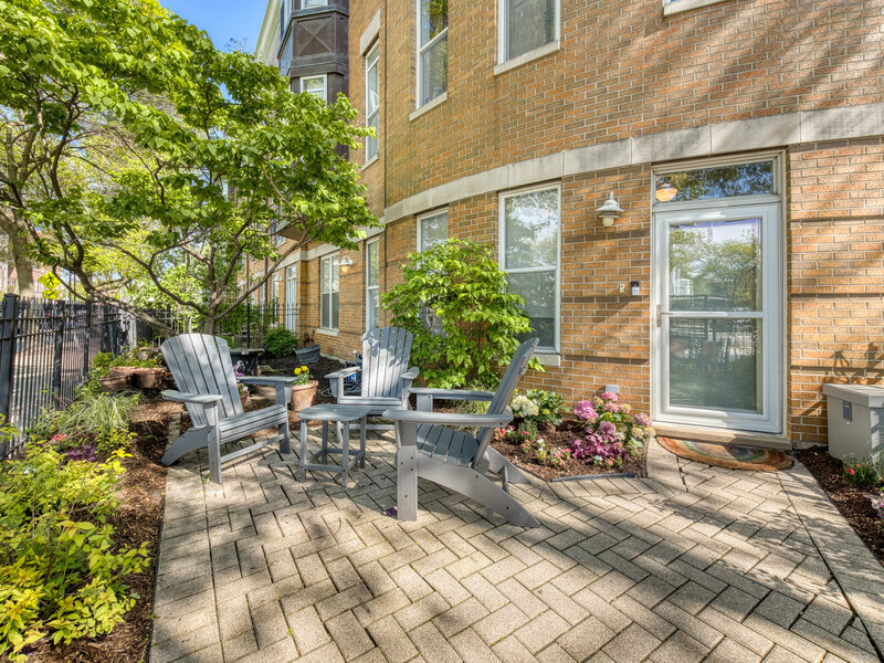 2477 W Montrose Avenue Chicago IL 60618