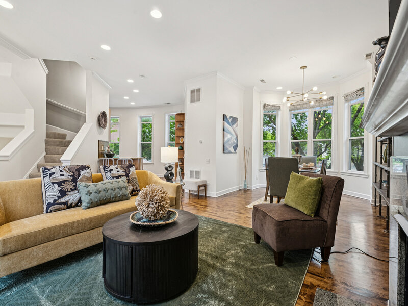 2477 W Montrose Avenue Chicago IL 60618