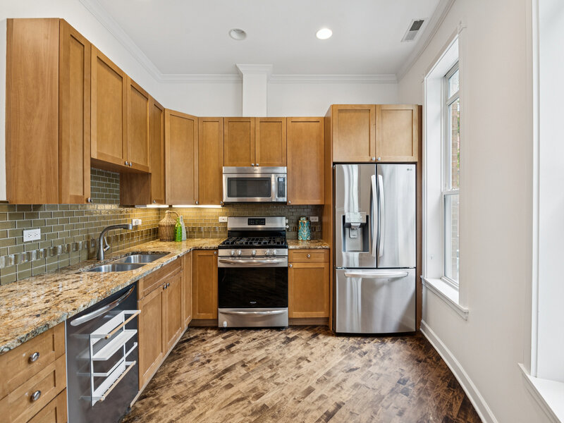 2477 W Montrose Avenue Chicago IL 60618