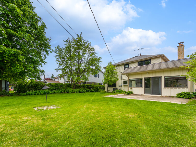 1717 N Burning Bush Lane Mount Prospect IL 60056