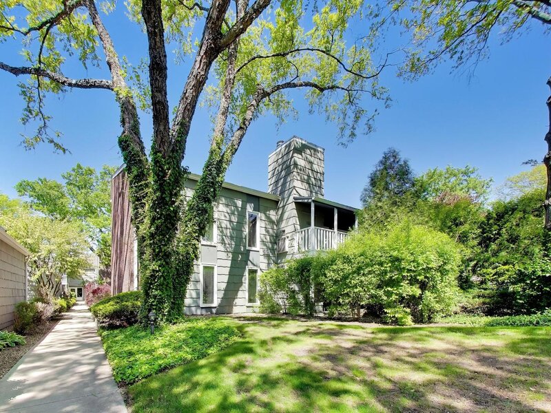 1520 Stonebridge Trail Wheaton IL 60189