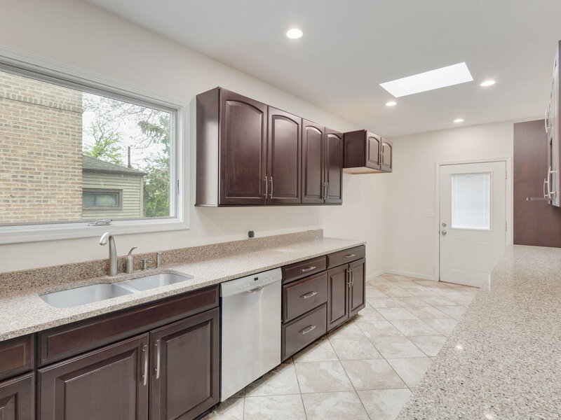 9535 S Fairfield Avenue Evergreen Park IL 60805