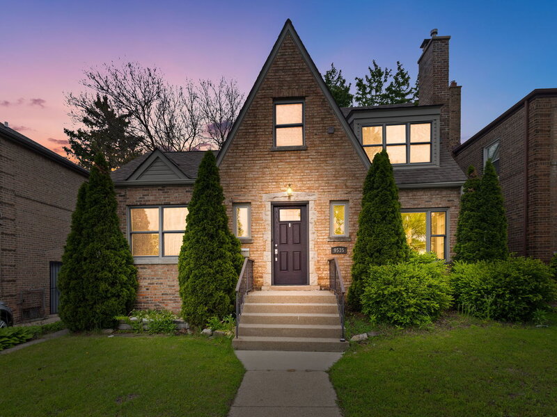 9535 S Fairfield Avenue Evergreen Park IL 60805