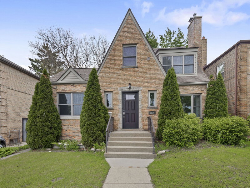 9535 S Fairfield Avenue Evergreen Park IL 60805