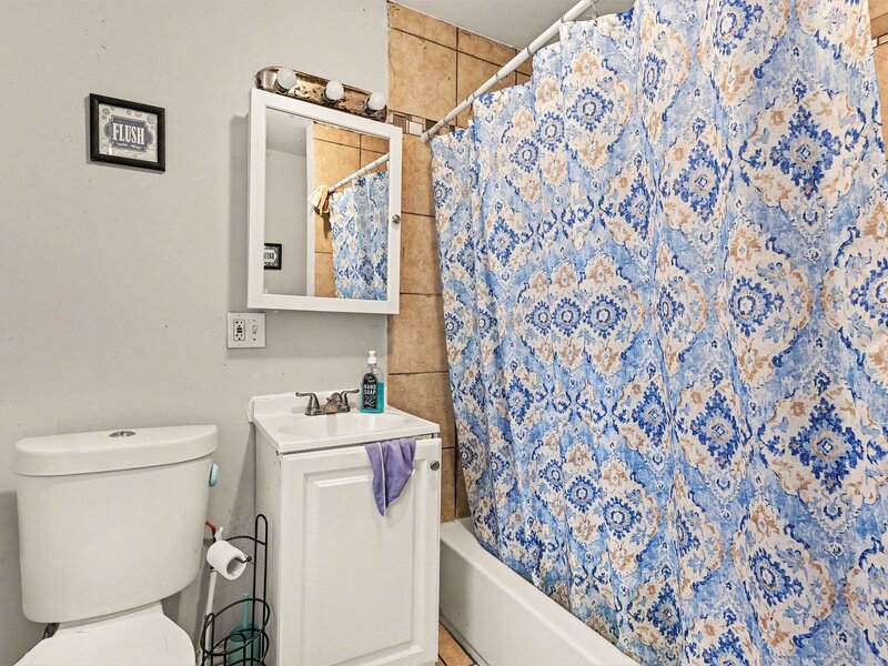 32 W 110th Place Chicago IL 60628