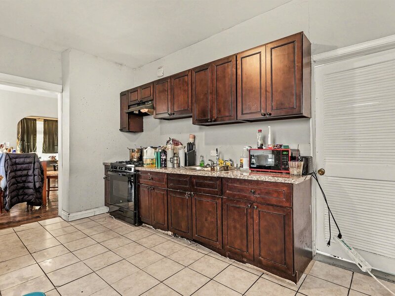 32 W 110th Place Chicago IL 60628