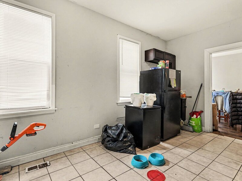 32 W 110th Place Chicago IL 60628