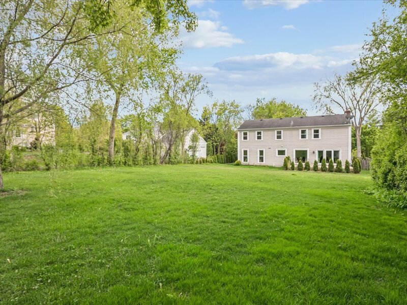 250 Wilshire Road Lake Forest IL 60045