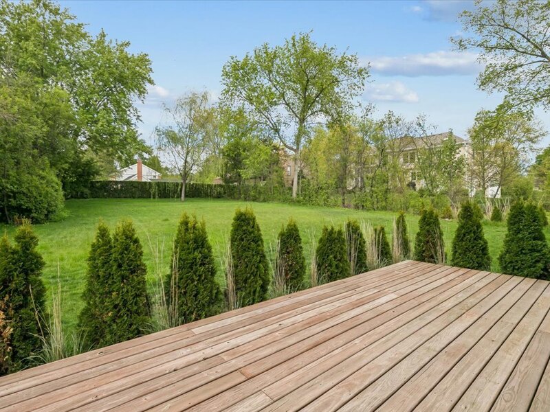 250 Wilshire Road Lake Forest IL 60045