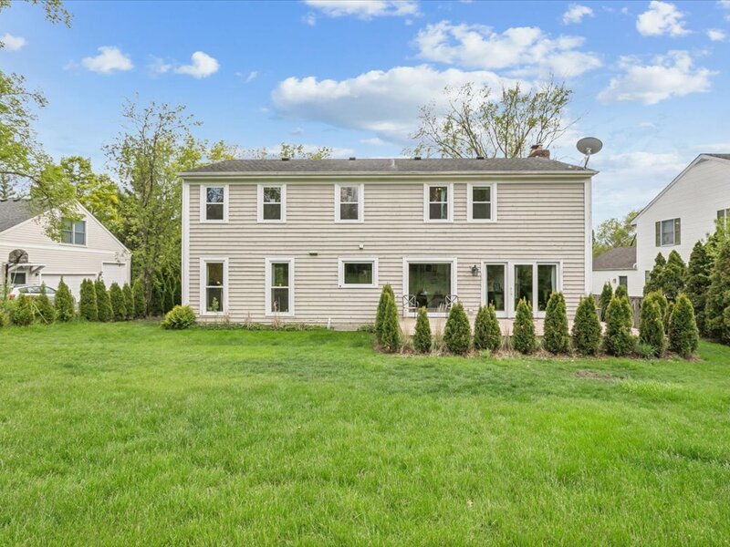 250 Wilshire Road Lake Forest IL 60045