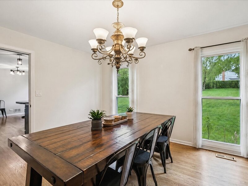 250 Wilshire Road Lake Forest IL 60045