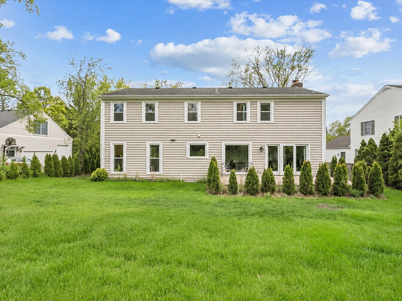 250 Wilshire Road Lake Forest IL 60045