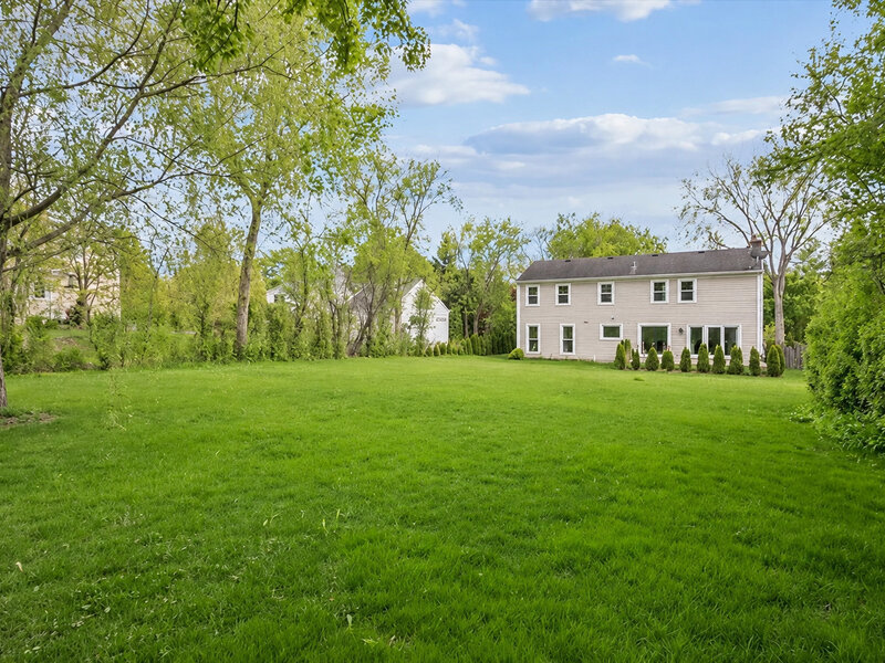 250 Wilshire Road Lake Forest IL 60045