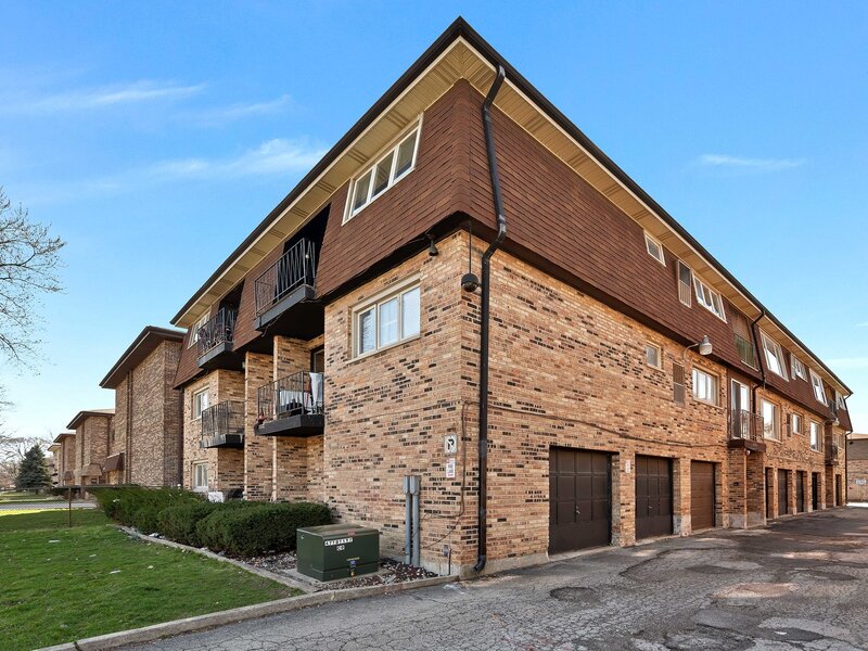 9708 Nottingham Avenue Chicago Ridge IL 60415