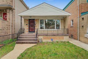 Photo of 9256 S Calumet Avenue Chicago IL 60619