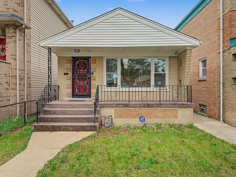 9256 S Calumet Avenue Chicago IL 60619