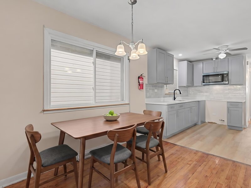 9256 S Calumet Avenue Chicago IL 60619