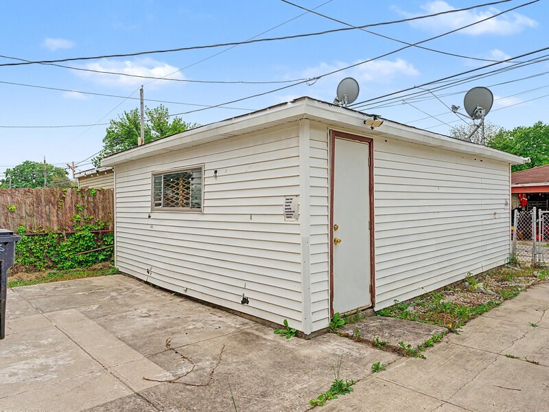 9256 S Calumet Avenue Chicago IL 60619