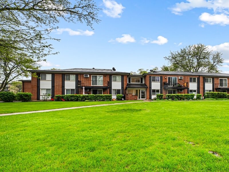 2431 E Brandenberry Court Arlington Heights IL 60004