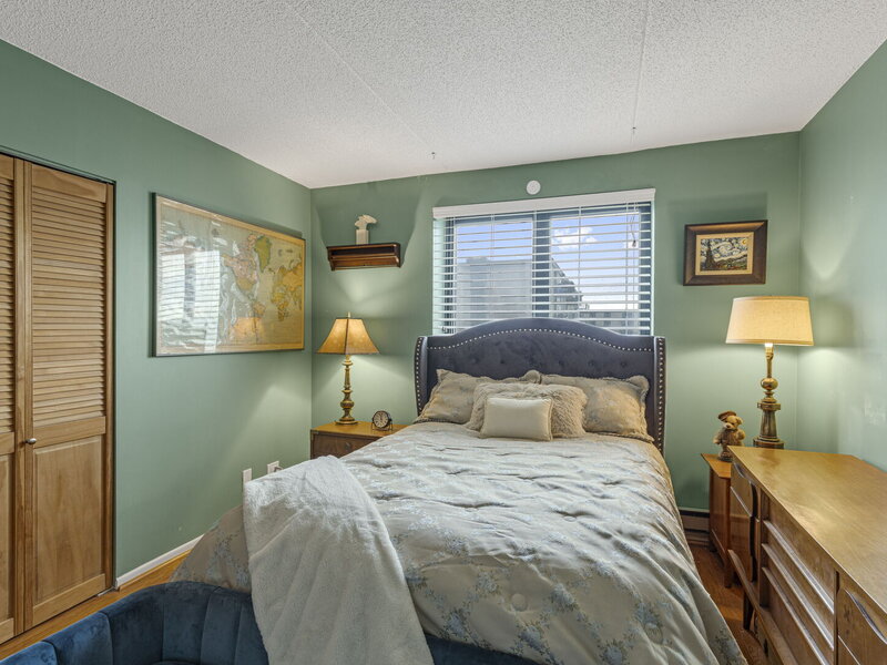 9731 N Fox Glen Drive Niles IL 60714