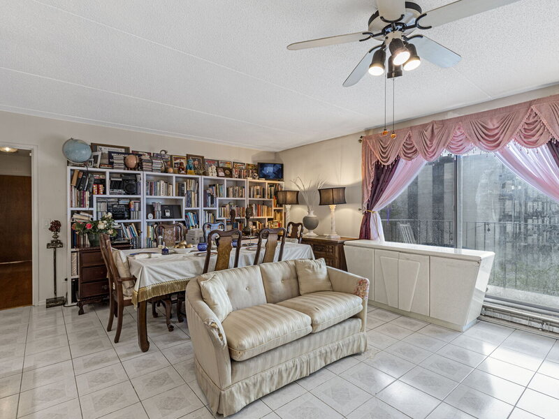 9731 N Fox Glen Drive Niles IL 60714