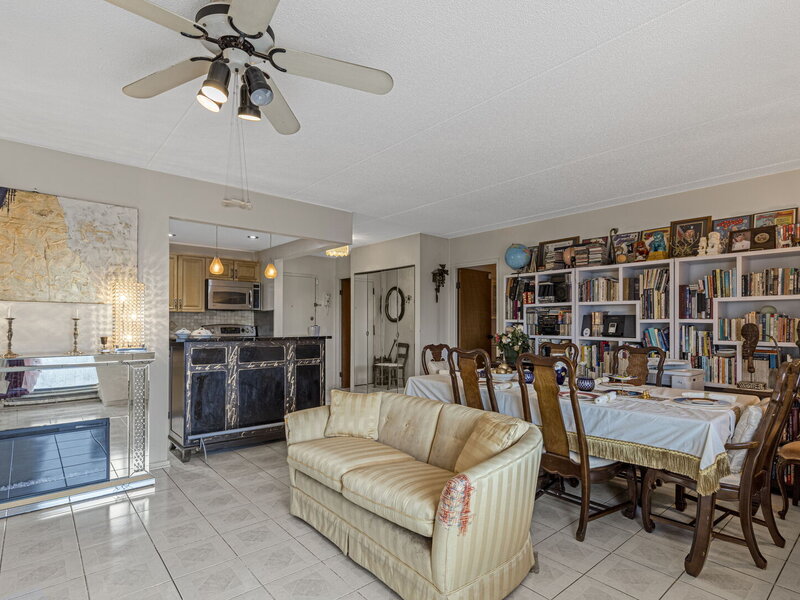 9731 N Fox Glen Drive Niles IL 60714
