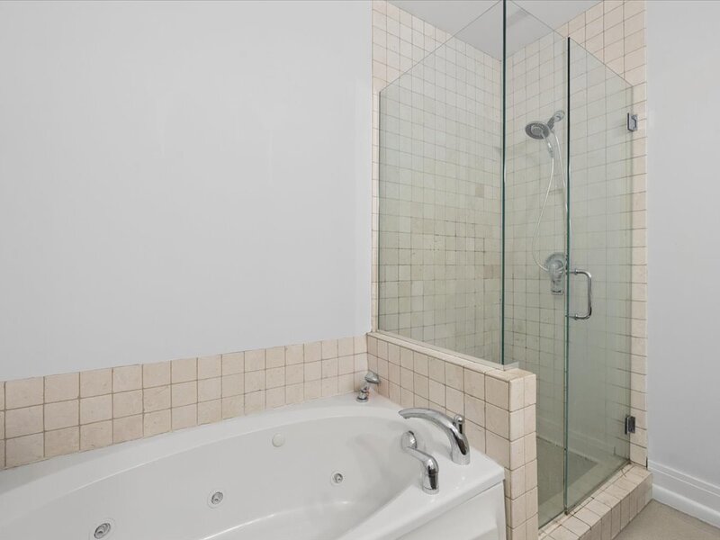 1909 W North Avenue Chicago IL 60622