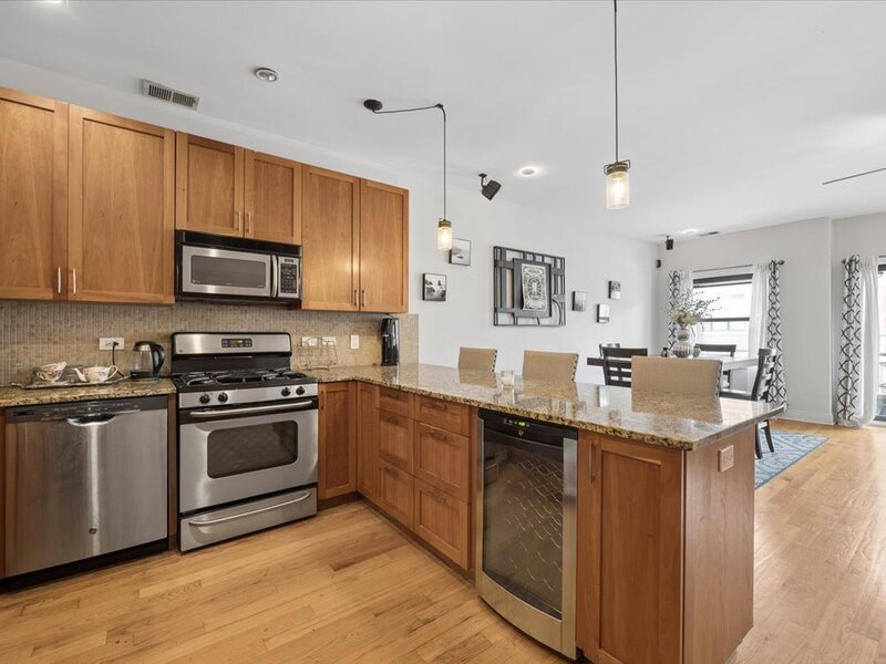 1909 W North Avenue Chicago IL 60622