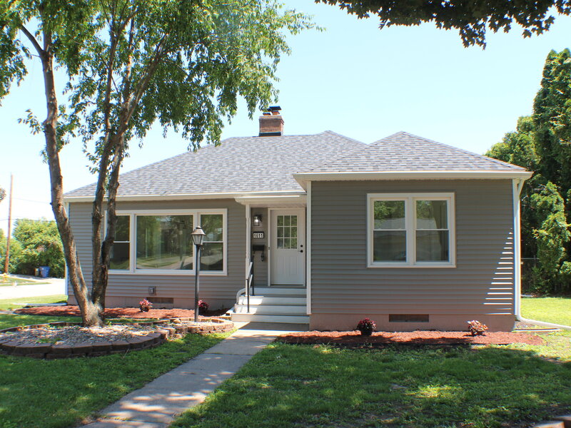 1611 Coffelt Avenue Davenport IA 52803
