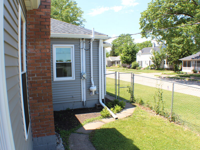 1611 Coffelt Avenue Davenport IA 52803