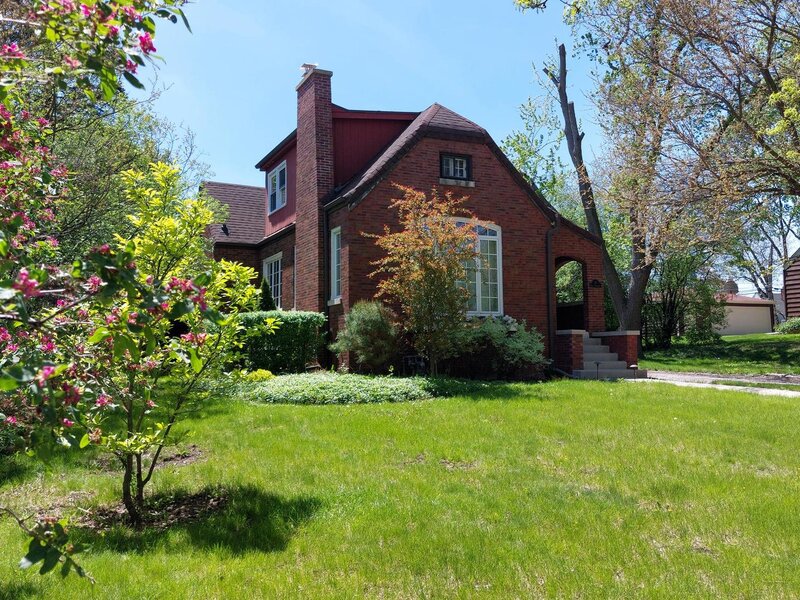 19 W Hattendorf Avenue Roselle IL 60172
