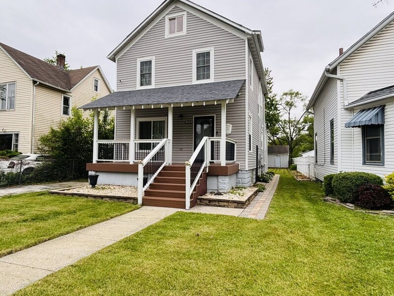 15736 Turlington Avenue Harvey IL 60426