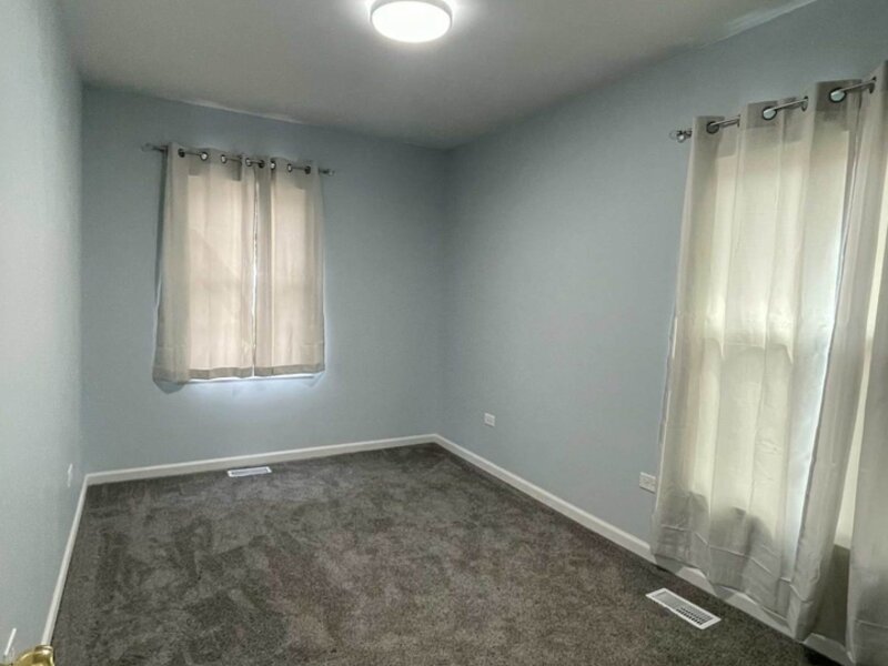 15736 Turlington Avenue Harvey IL 60426