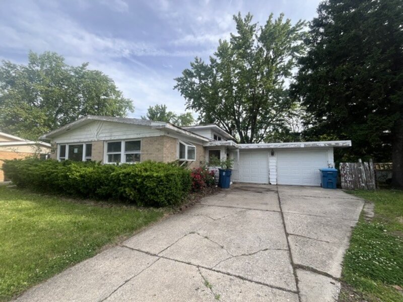 81 E Arquilla Drive Chicago Heights IL 60411