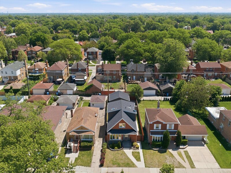 9829 S Claremont Avenue Chicago IL 60643