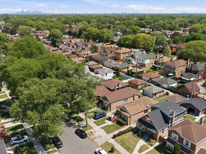9829 S Claremont Avenue Chicago IL 60643