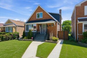 Photo of 9829 S Claremont Avenue Chicago IL 60643
