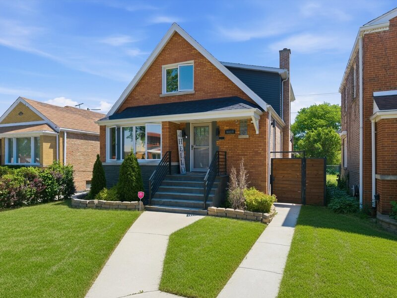 9829 S Claremont Avenue Chicago IL 60643