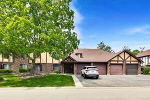 Photo of 1720 Lakecliffe Drive Wheaton IL 60189