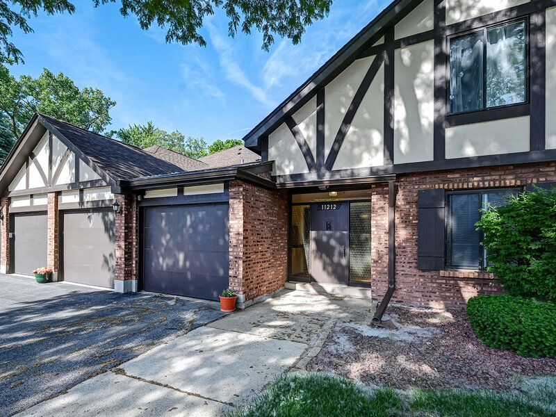 11212 Cottonwood Drive Palos Hills IL 60465