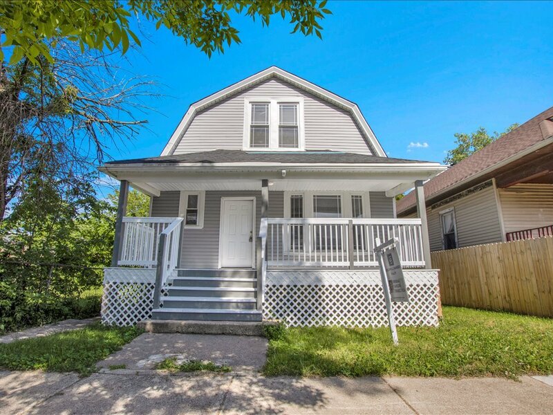 7829 S Escanaba Avenue Chicago IL 60649