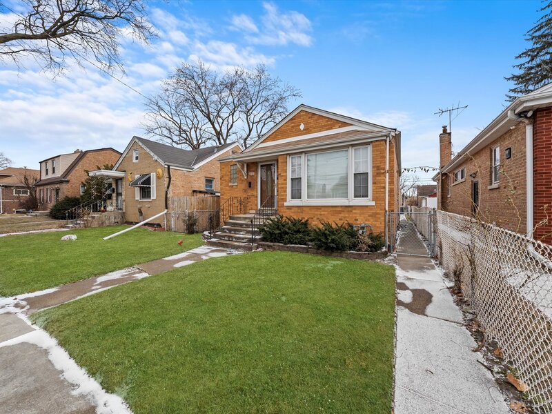 14315 S Lowe Avenue Riverdale IL 60827