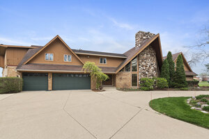 Photo of 607 Berkshire Court Downers Grove IL 60516