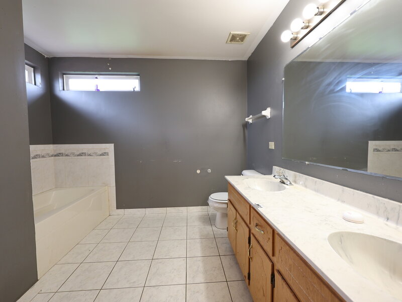 5011 Fairoaks Court Country Club Hills IL 60478