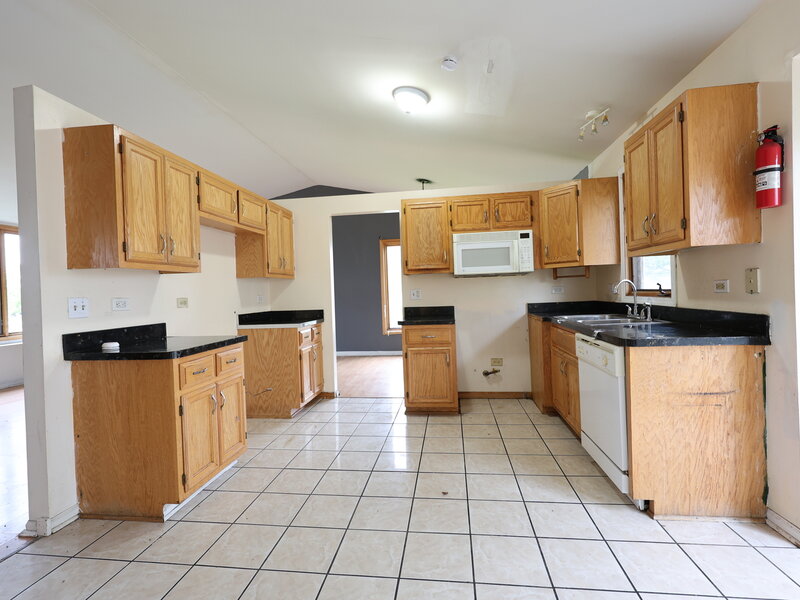 5011 Fairoaks Court Country Club Hills IL 60478