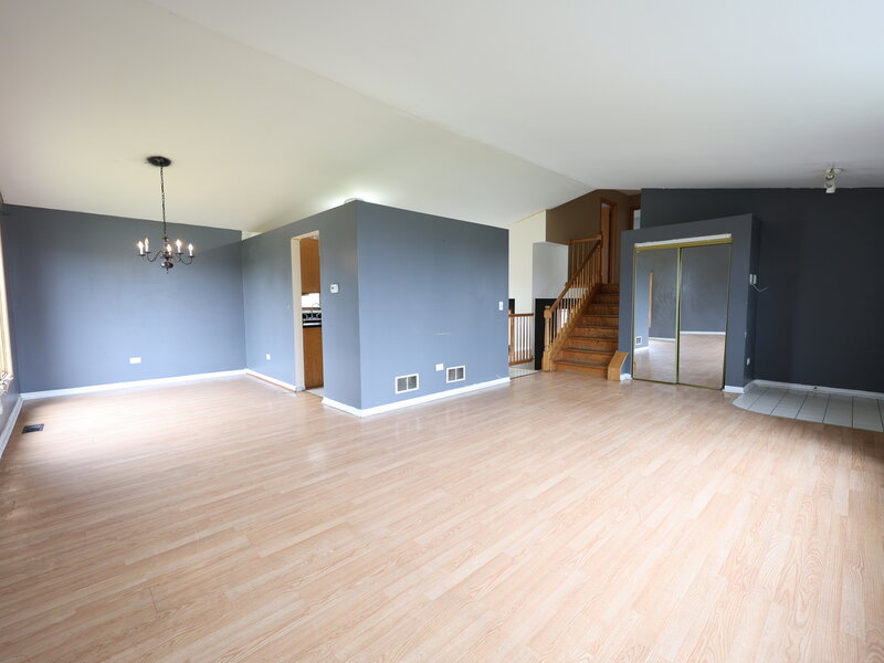 5011 Fairoaks Court Country Club Hills IL 60478