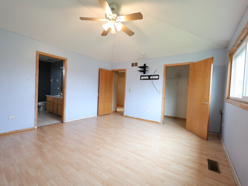 5011 Fairoaks Court Country Club Hills IL 60478