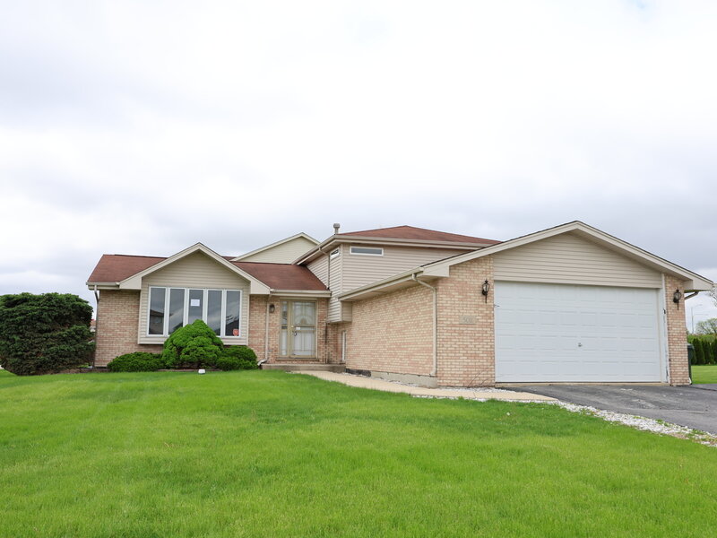5011 Fairoaks Court Country Club Hills IL 60478